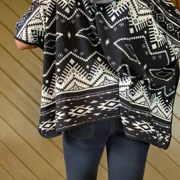 Kimono style poncho thing! Sz SM - Picture 5 of 6